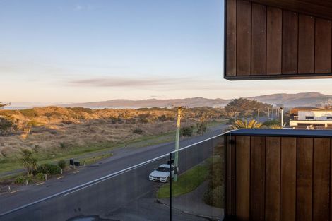 Photo of property in 320 Marine Parade, New Brighton, Christchurch, 8061