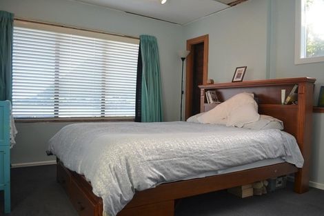 Photo of property in 32 Owhiro Bay Parade, Owhiro Bay, Wellington, 6023