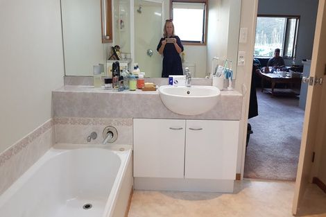 Photo of property in 12 Marina View, Paremata, Porirua, 5026