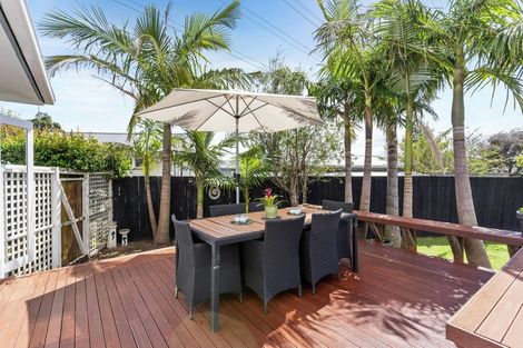 Photo of property in 70 Edgewater Drive, Pakuranga, Auckland, 2010