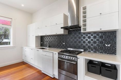 Photo of property in 12 Birkley Road, Bayswater, Auckland, 0622