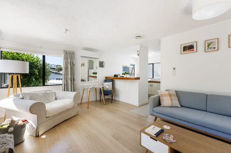 Photo of property in 1/10 Atlantis Place, Totara Vale, Auckland, 0629