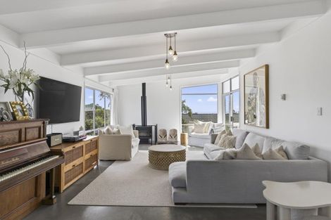 Photo of property in 25 Nevada Drive, Merrilands, New Plymouth, 4312