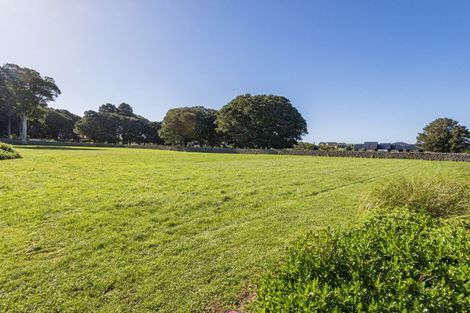 Photo of property in 35 Stoney Hill Road, Te Kamo, 0185