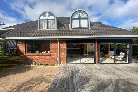 Photo of property in 2/2 Dallinghoe Crescent, Milford, Auckland, 0620