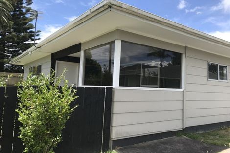 Photo of property in 1/14 Amberley Avenue, Te Atatu South, Auckland, 0610