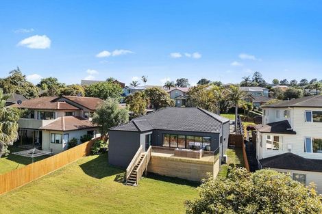 Photo of property in 20 Baulcomb Parade, Windsor Park, Auckland, 0632