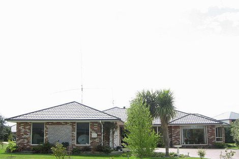 Photo of property in 70 Queens Avenue, Waikuku Beach, 7402