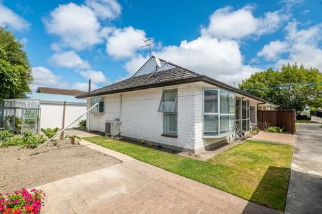 Photo of property in 20 Salford Avenue, Redwood, Christchurch, 8051