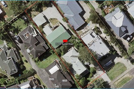 Photo of property in 1/144 Sunset Road, Unsworth Heights, Auckland, 0632