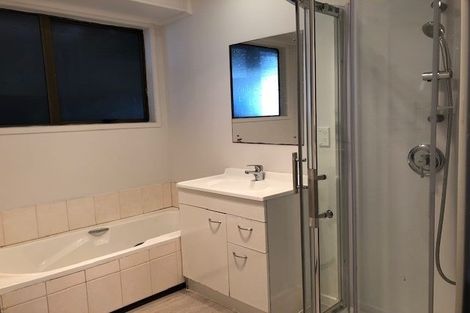 Photo of property in 10 Massine Place, Randwick Park, Auckland, 2105