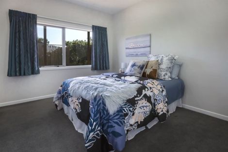 Photo of property in 58a Kahu Road, Paremata, Porirua, 5024