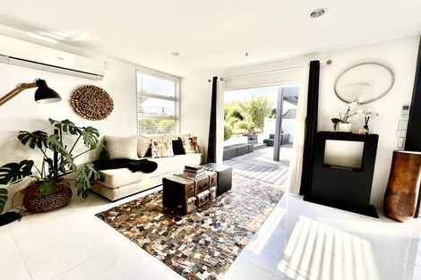 Photo of property in 16 Southworth Place, Grandview Heights, Hamilton, 3200