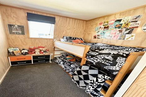 Photo of property in 8 Second Avenue, Urenui, 4377