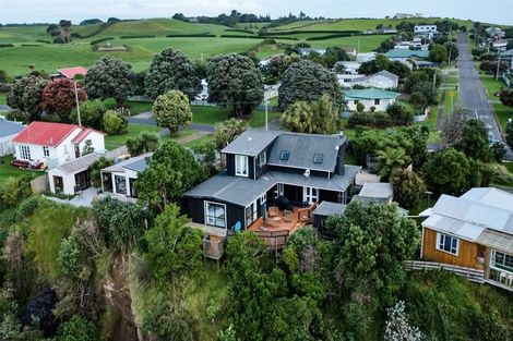 Photo of property in 18 Ohawe Terrace, Ohawe, Hawera, 4671