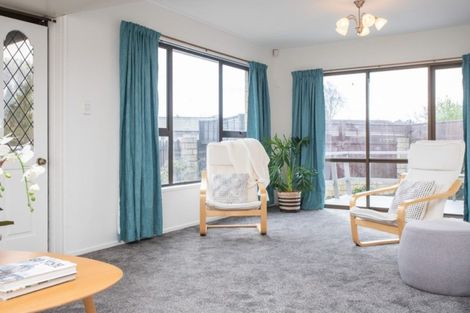 Photo of property in 32 Royal Park Drive, Parklands, Christchurch, 8083