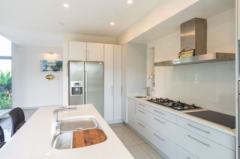 Photo of property in 18 Olliver Grove, Waikanae Beach, Waikanae, 5036