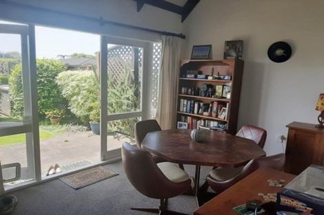 Photo of property in 9 Tamati Place, Merrilands, New Plymouth, 4312