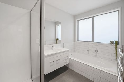 Photo of property in 37 Kahuparere Crescent, Pyes Pa, Tauranga, 3112