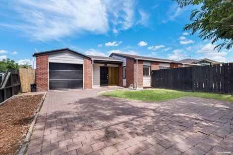 Photo of property in 2/14 Roberts Road, Te Atatu South, Auckland, 0610