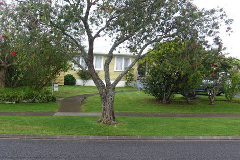 Photo of property in 107 Ennis Avenue, Pakuranga Heights, Auckland, 2010