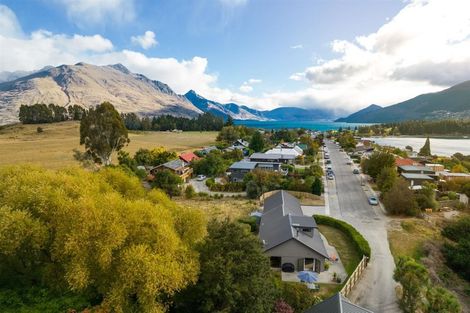 Photo of property in 77 Oregon Drive, Kelvin Heights, Queenstown, 9300