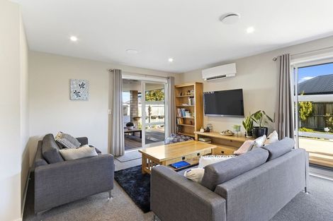 Photo of property in 8 Bargrove Close, Halswell, Christchurch, 8025