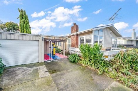 Photo of property in 22 Larne Avenue, Pakuranga Heights, Auckland, 2010