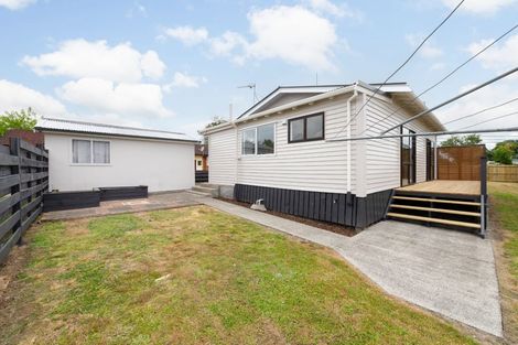 Photo of property in 16 Howden Road, Fairfield, Hamilton, 3214