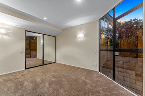 Photo of property in 2/102 Queen Street, Northcote Point, Auckland, 0627