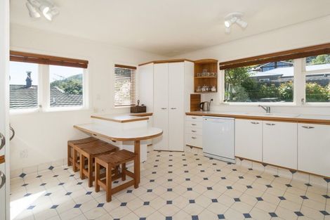 Photo of property in 2 Volkner Grove, Waterloo, Lower Hutt, 5011