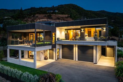 Photo of property in 2 Whaitere Place, Waikawa, Picton, 7220