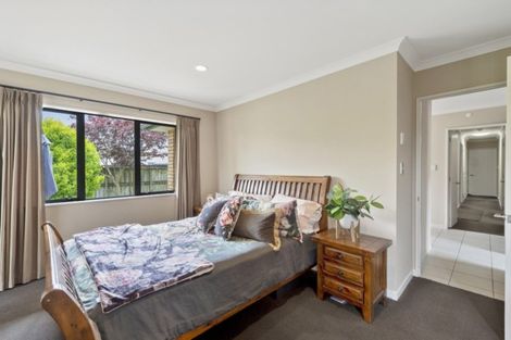 Photo of property in 16 Holford Place, Huntington, Hamilton, 3210