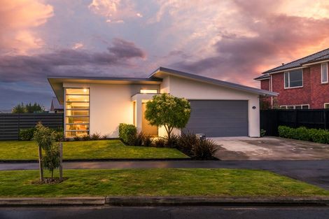 Photo of property in 17 Bottle Lake Drive, Parklands, Christchurch, 8083