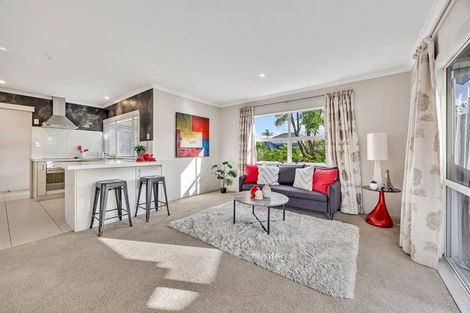 Photo of property in 13 Bridgehead Cove, West Harbour, Auckland, 0618