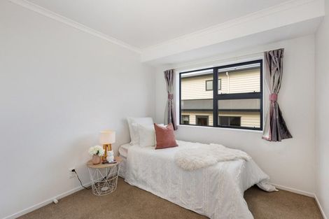 Photo of property in 7a Sandino Place, Grenada Village, Wellington, 6037