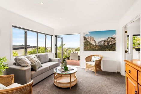 Photo of property in 11 Bank Street, Hillcrest, Auckland, 0627