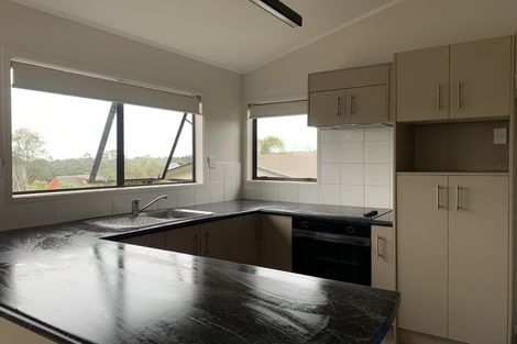 Photo of property in 8 Kayle Glen, West Harbour, Auckland, 0618