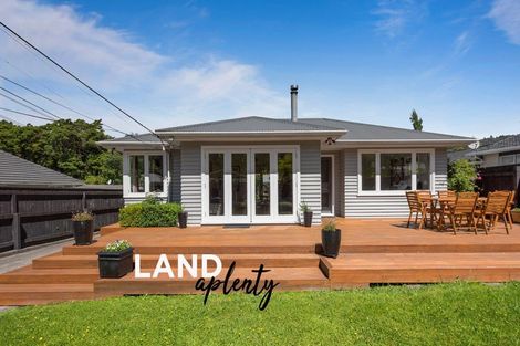 Photo of property in 11 Pinehaven Road, Pinehaven, Upper Hutt, 5019