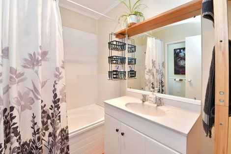 Photo of property in 1/40 Carlisle Road, Browns Bay, Auckland, 0630