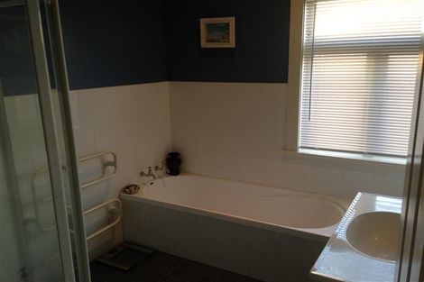 Photo of property in 67 Margan Avenue, New Lynn, Auckland, 0600