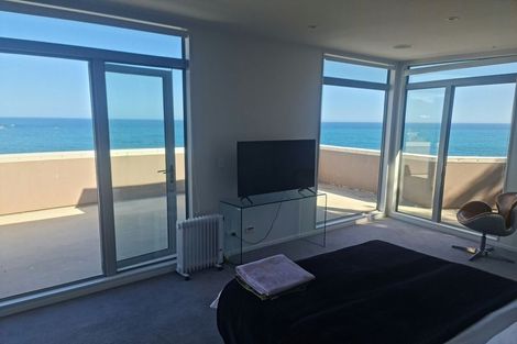 Photo of property in 114 The Esplanade, Houghton Bay, Wellington, 6023