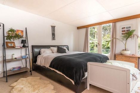 Photo of property in 180 Atkinson Road, Titirangi, Auckland, 0604