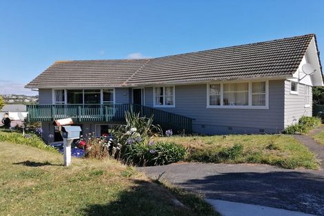 Photo of property in 53 Stewart Drive, Newlands, Wellington, 6037