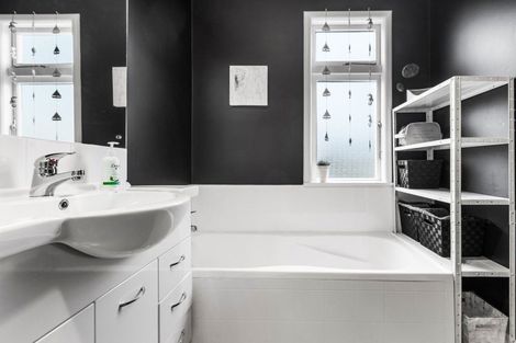 Photo of property in 4 Higgins Street, Marewa, Napier, 4110