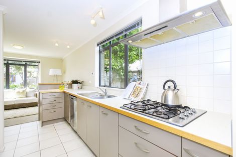 Photo of property in 29 Vinograd Drive, Te Atatu Peninsula, Auckland, 0610