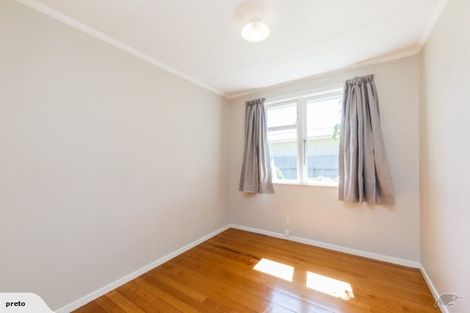 Photo of property in 10 Mokau Place, Terrace End, Palmerston North, 4410