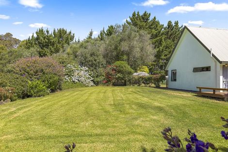 Photo of property in 1556 South Head Road, South Head, Helensville, 0874