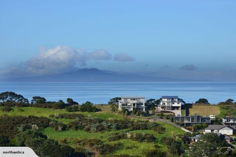 Photo of property in 86 Wade River Road, Stanmore Bay, Whangaparaoa, 0932