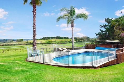 Photo of property in 141 Mangakura Road, Helensville, 0875